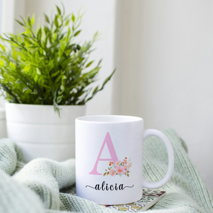 Taza inicial flores con nombre