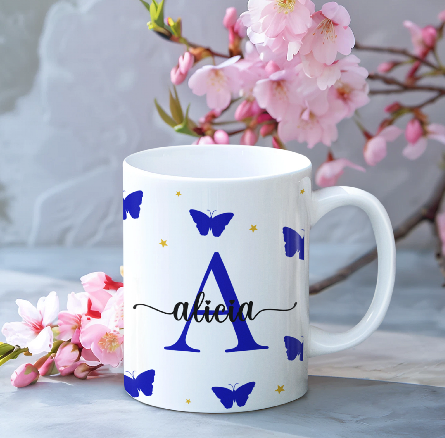 Taza mariposas con inicial y nombre