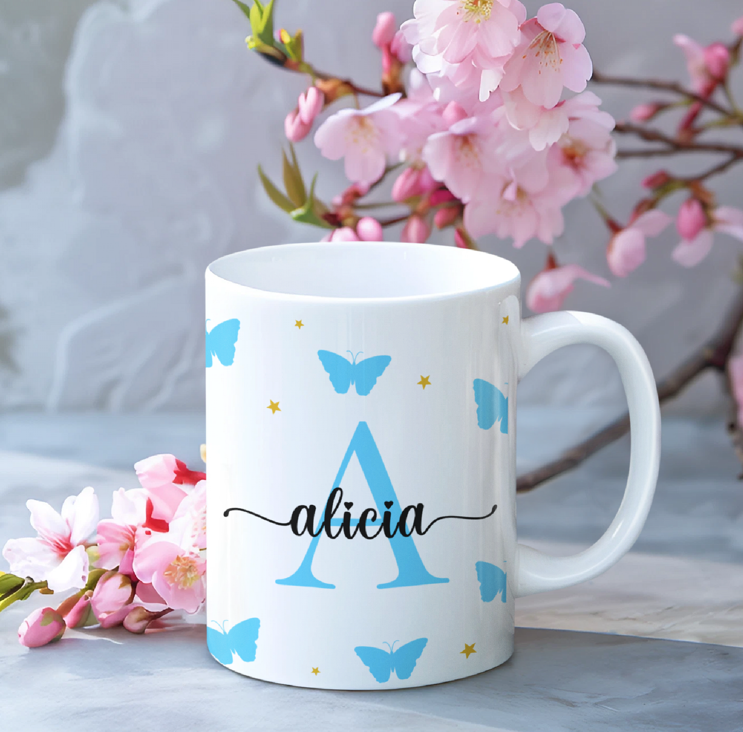 Taza mariposas con inicial y nombre