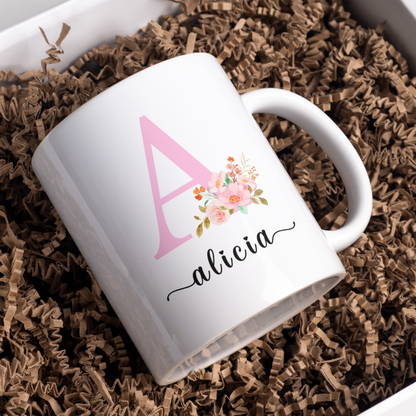 Taza inicial flores con nombre